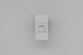 PRISE INFORMATIQUE 8 PLOTS RJ45 CAT 6 UTP CLARA 43